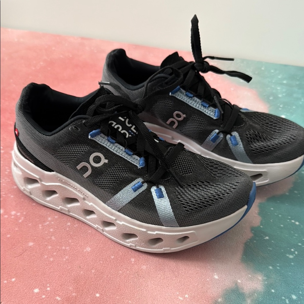 On cloudeclipse Running Black and Blue Sneakers 7.5